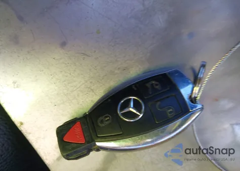 2010 Mercedes-Benz Glk 350 4Matic z USA, uszkodzony, nr VIN WDCGG8HB4AF405771